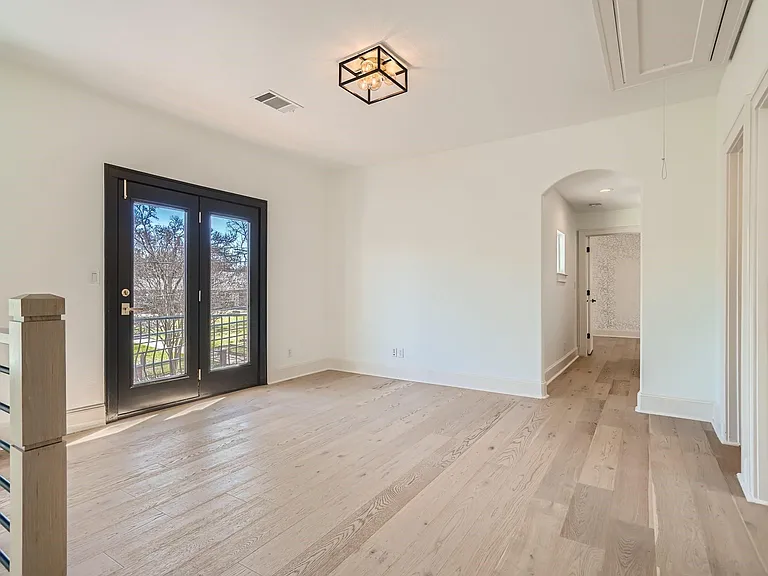 2625 McCullough St — Photo 21
