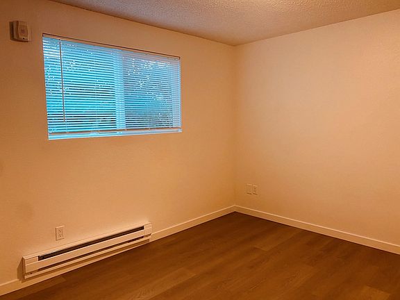 5th image of 11923 1st Ave S #101