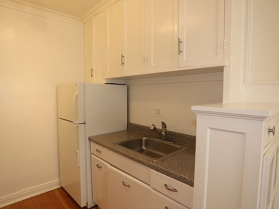 5th image of 6226 N Clark St APT 3H