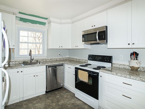 4th image of 99A Ponquogue Ave