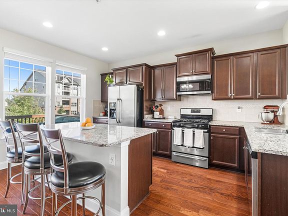 2nd image of 4668 Cambria Rd