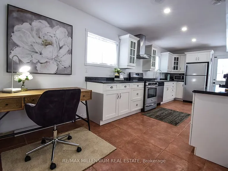 57 Lakeridge Blvd — Photo 9
