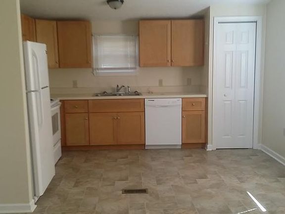 2nd image of 1564 Cedar Ave