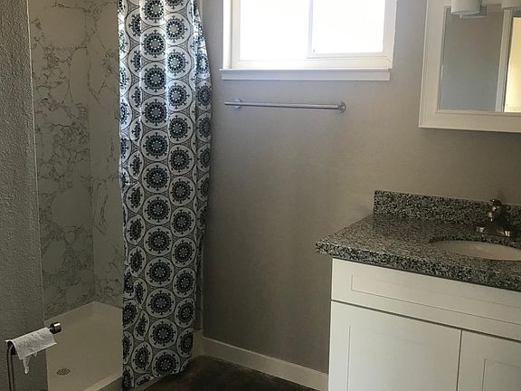 4th image of 3907 Thornhill Dr