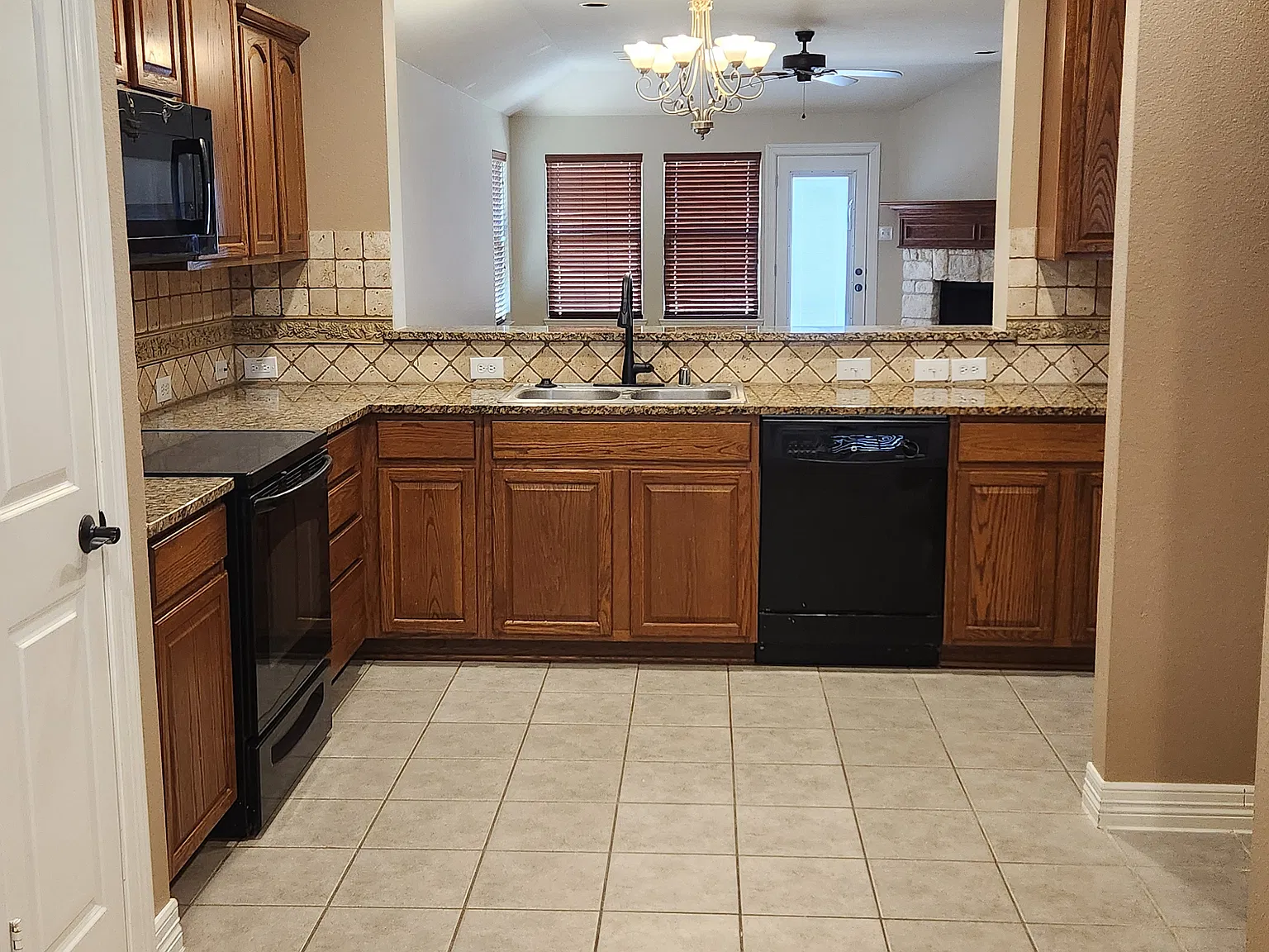 3 bed, 1720 sqft, $1,995 — Photo 4