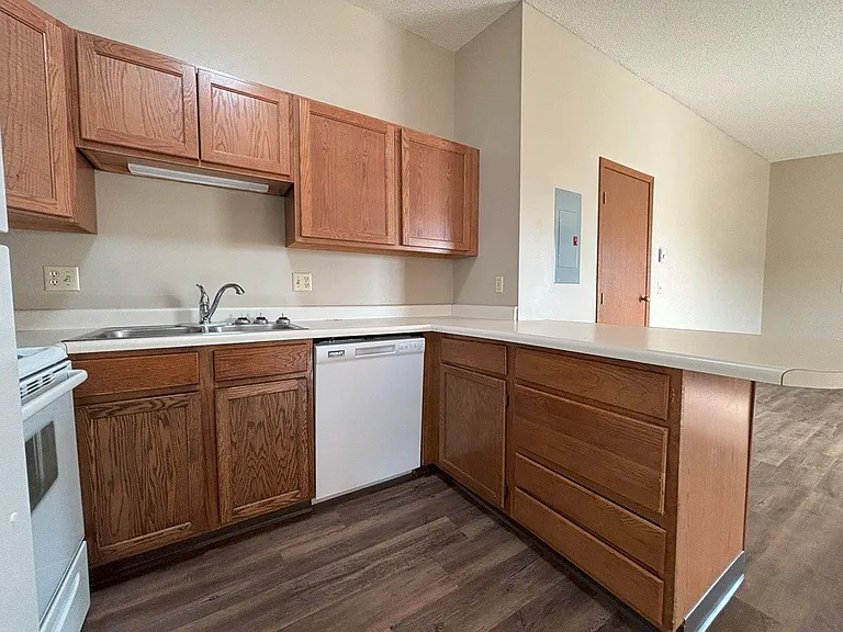 Heritage Apartments — Photo 16