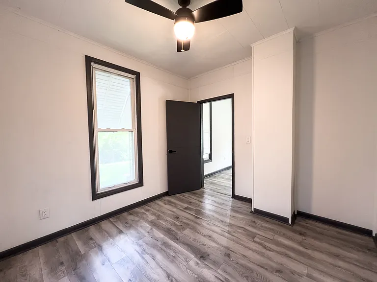 1424 E Broadway St — Photo 13