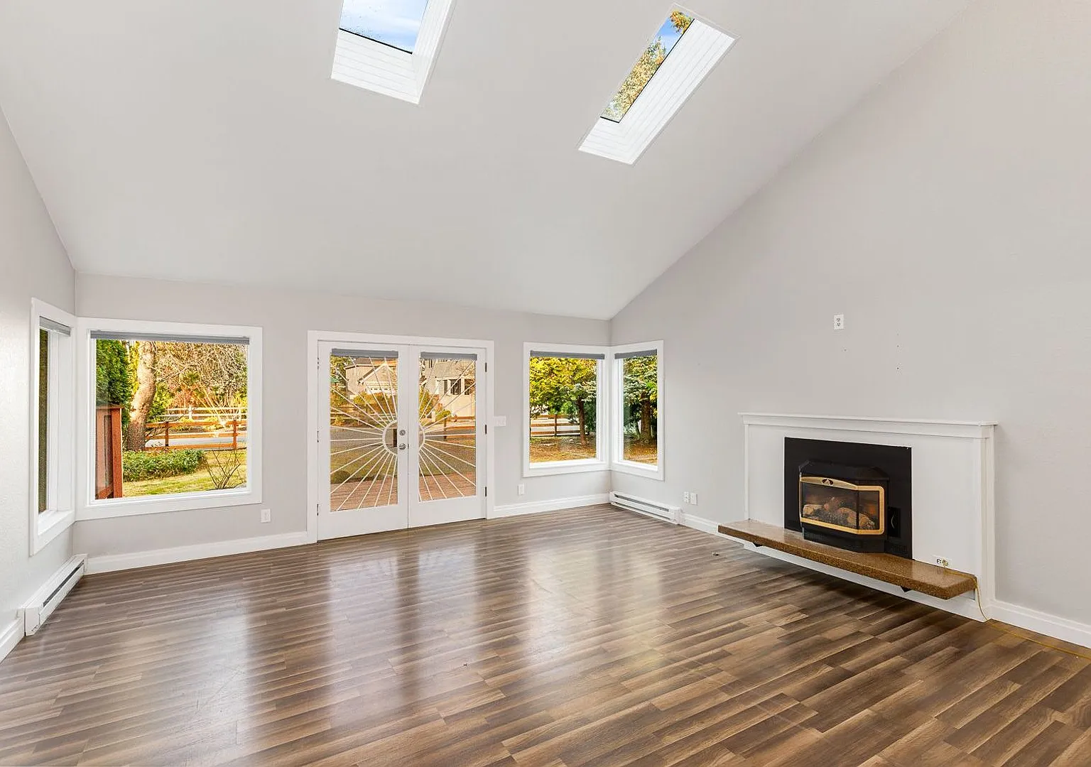 Wonderful 3BD Finn Hill Home in Kirkland with Garage! — Photo 4