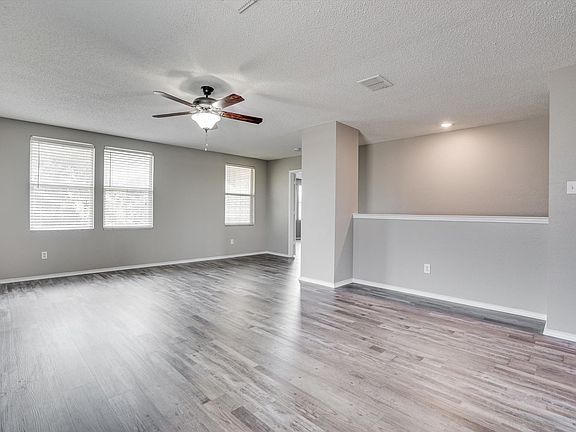 4th image of 5504 Comanche Wells Dr