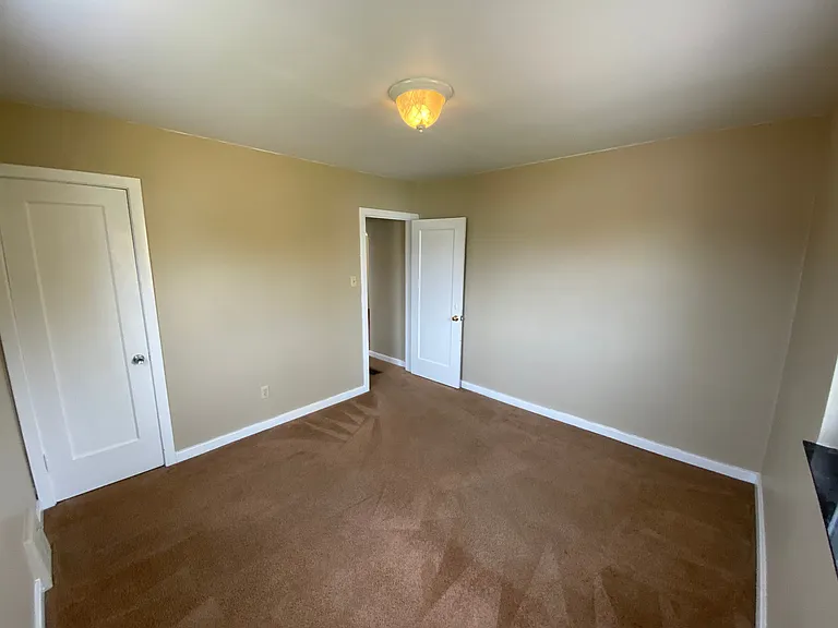154 Columbus Way — Photo 9