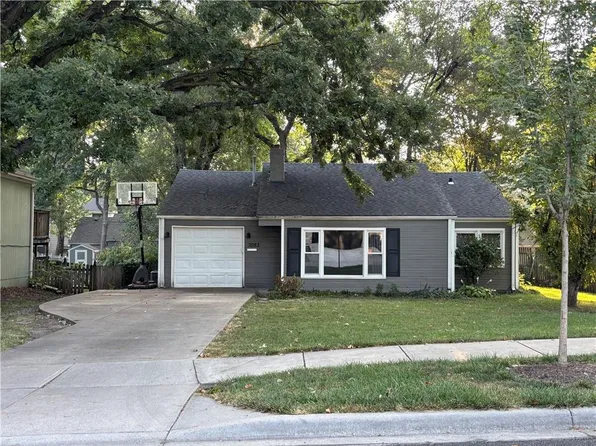 7053 Cedar St, Prairie Village, KS 66208