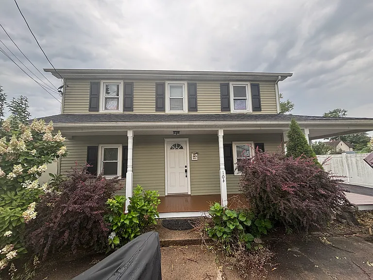 Avenue E — Photo 1
