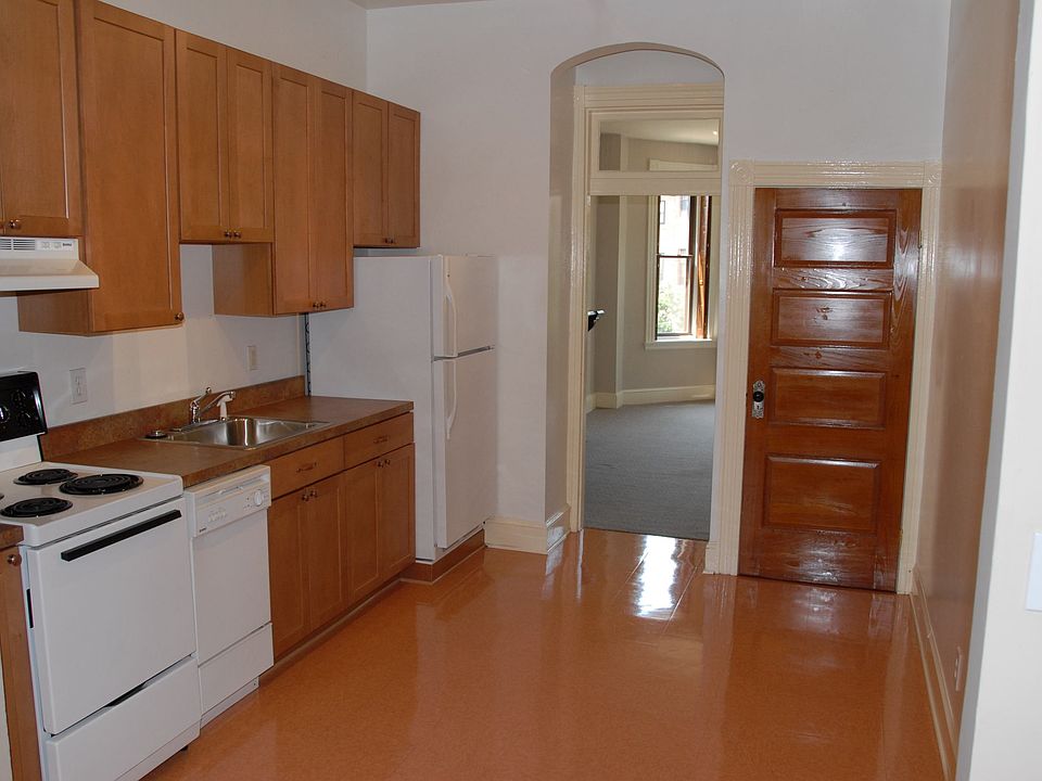 2nd image of 2737 Saint Paul St APT 2