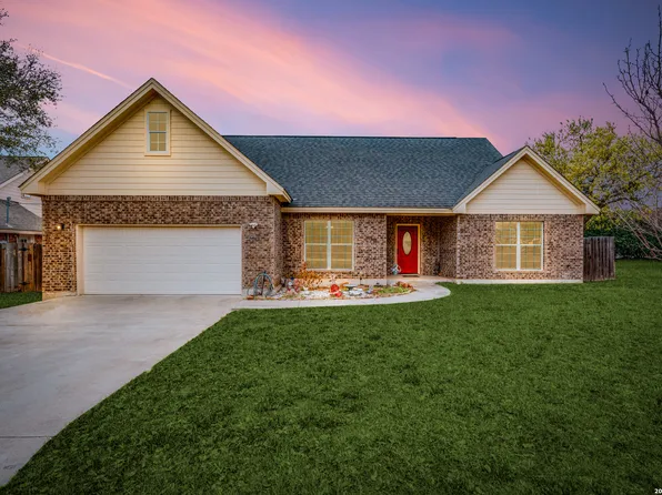 1007 Verbena Loop, Floresville, TX 78114