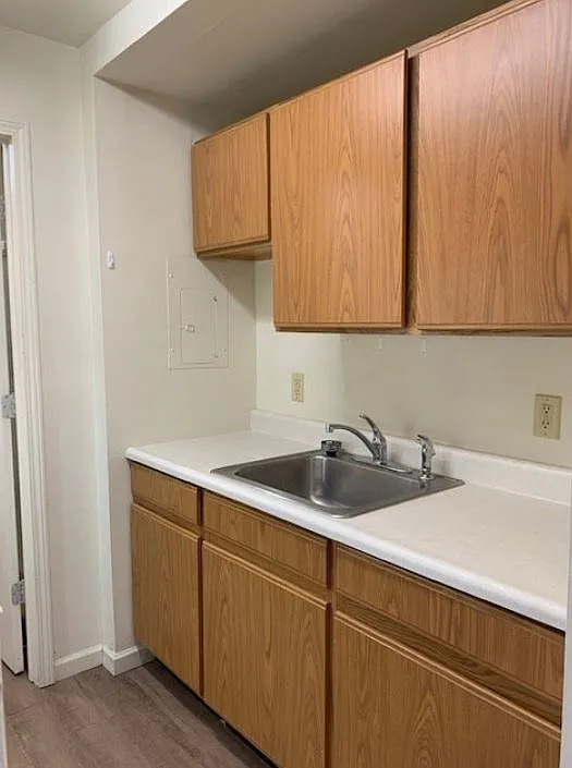 405 Monroe St — Photo 3