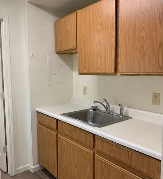 405 Monroe St — Photo 3