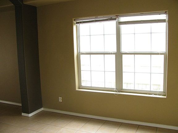 5th image of 2788 Parkview Ln