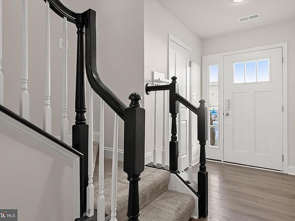 2nd image of 1317 Spindrift Rd