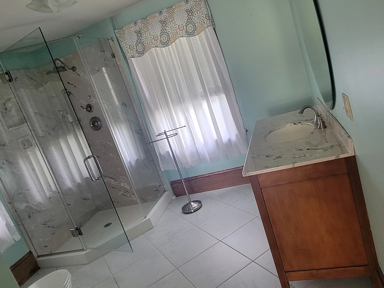 5 bed, 2.5 bath, 2942 sqft, $2,800 — Photo 3