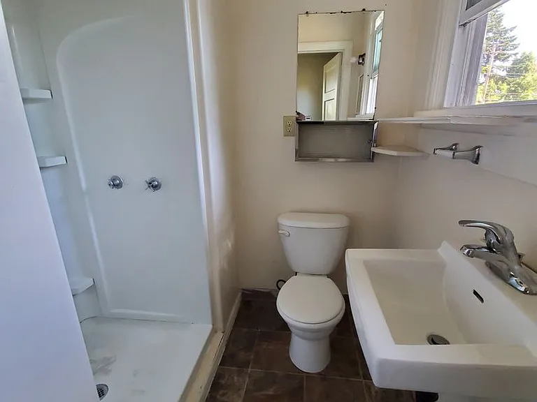 330 Howard Ave — Photo 7