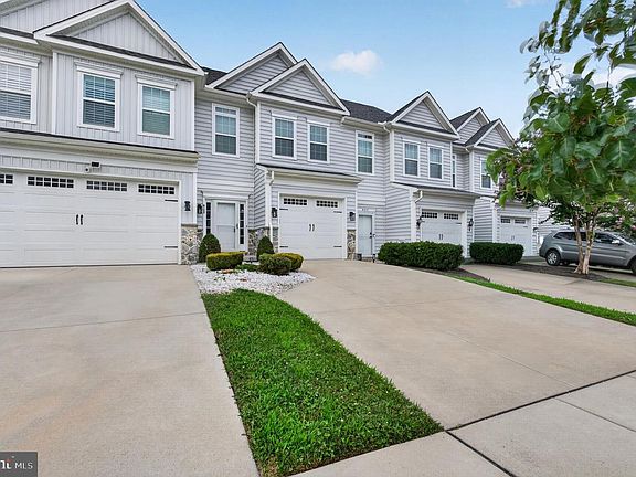 3rd image of 409 Sitka Spruce Ln