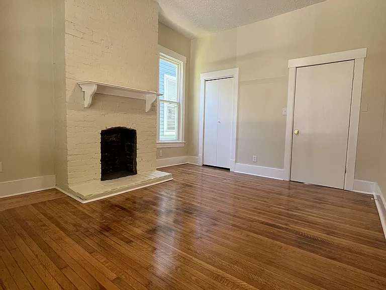 114 S Bayly Ave #1 — Photo 4