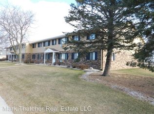 627 S River Rd APT 13, West Bend, WI 53095
