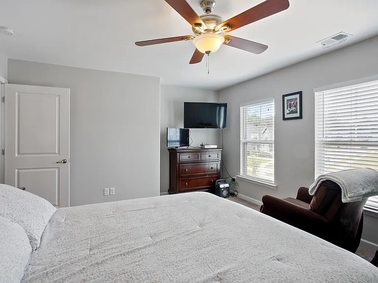 35 Whitaker Way N — Photo 13