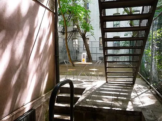 Rented by Perry Associates NYC Inc | media 16