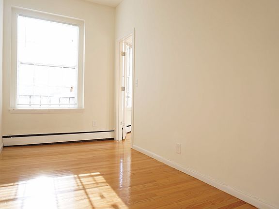 5th image of 187 Saint Botolph St #7