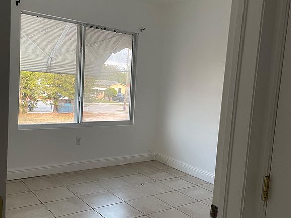 4th image of 440 NW 23rd Ct #3