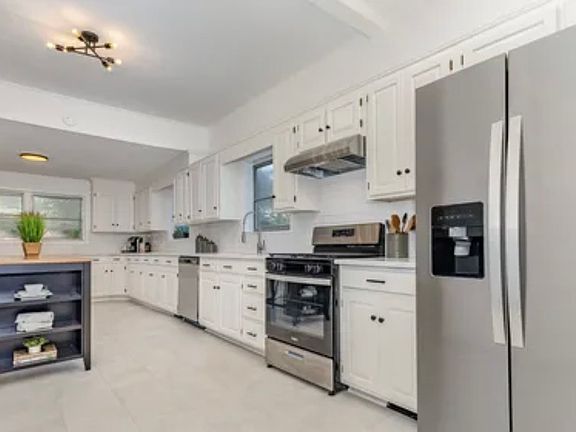 4th image of 211 W 6th Ave