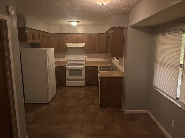 1651 W Wayland St — Photo 2