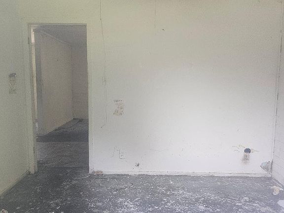 3rd image of 2735 Flewellyn Dr