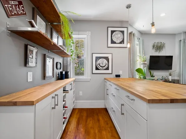 4 Sheldon St #1, Roslindale, MA 02131