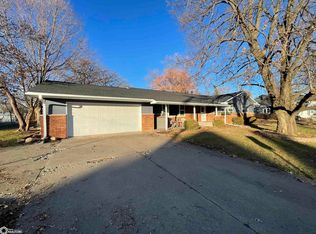 817 W Maple St, Centerville, IA 52544