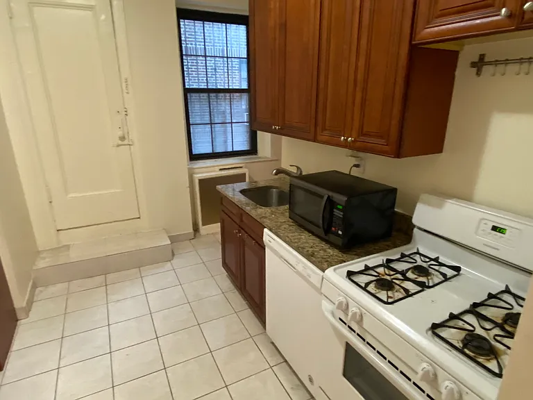 35 Orange St #1D — Photo 3