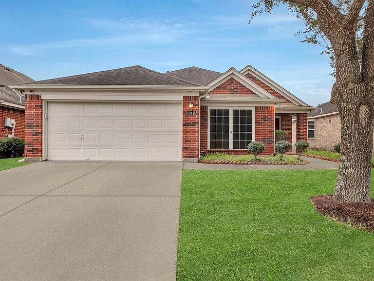 2911 Ashbrook Ln — Photo 2