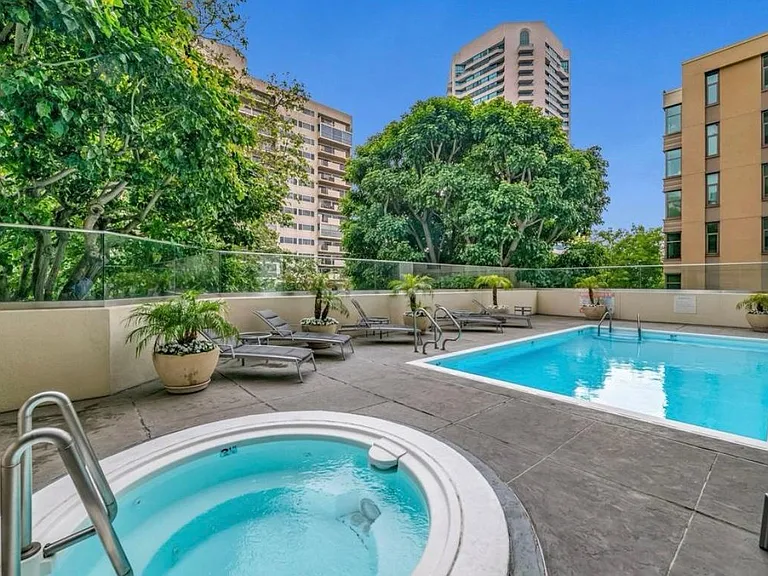 10445 Wilshire Blvd #1804 — Photo 33