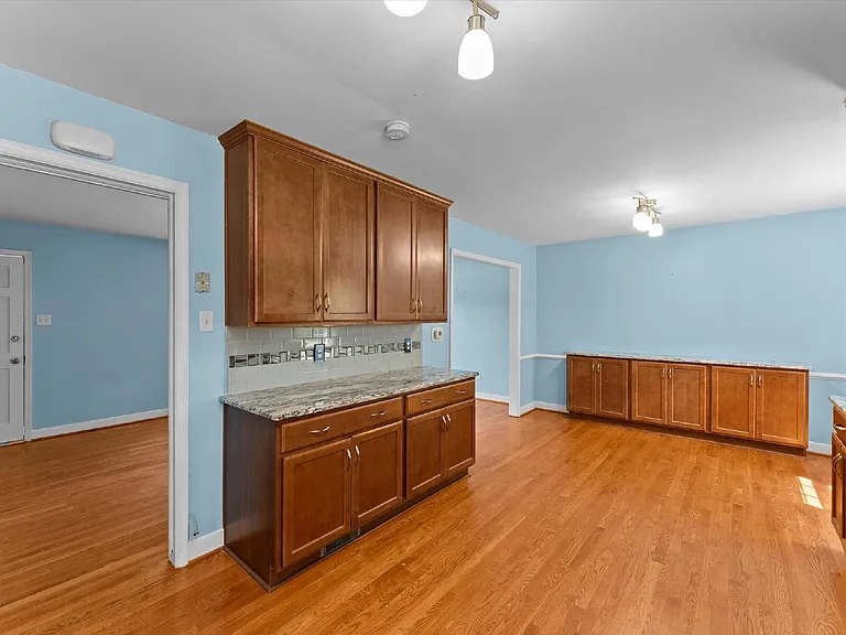 2220 Lauderdale Dr — Photo 13