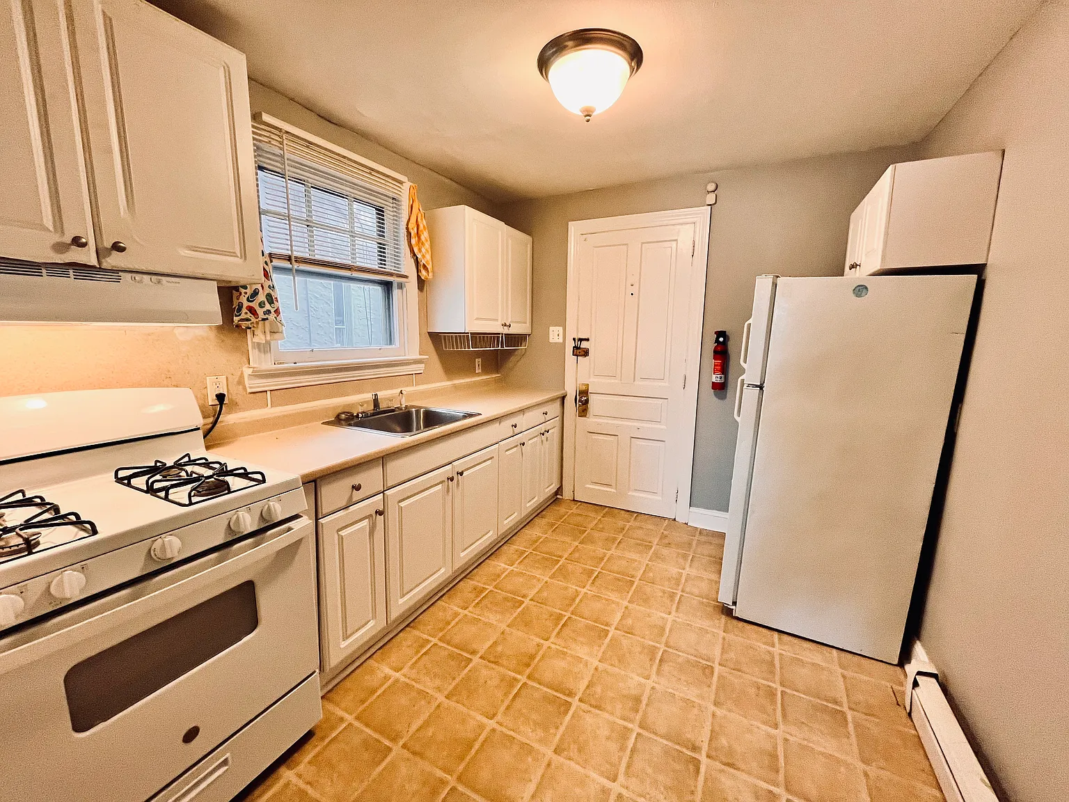 1 bed, 800 sqft, $1,200 — Photo 2