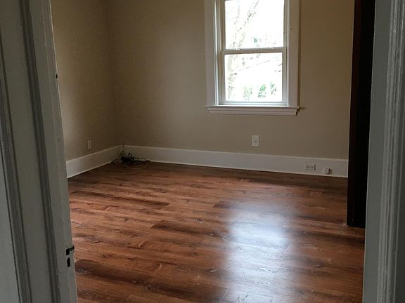 3rd image of 21 Gibson Ave