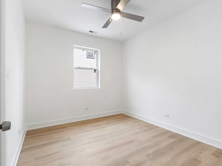 538 N Lawndale Ave — Photo 4