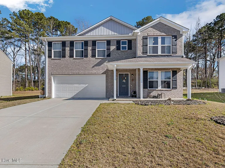 1253 Manor Dr — Photo 1