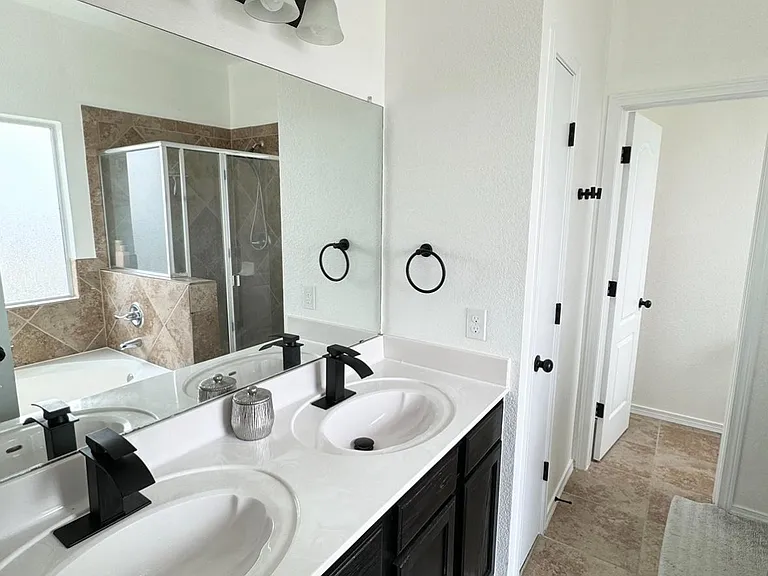 12808 Luis Cortinas — Photo 10