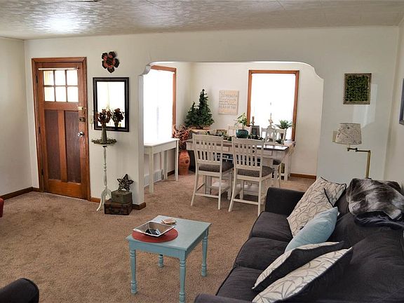 4th image of 1407 Arlington Ln