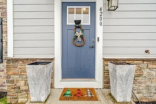 3 bed, 2.5 bath, 1917 sqft, $3,300 — Photo 1