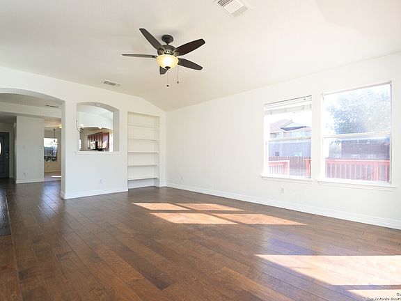 4th image of 11122 Montague Trail