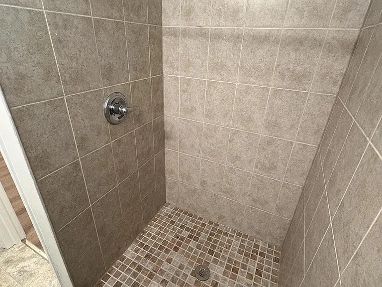 4305 Pleasant Valley Rd — Photo 19