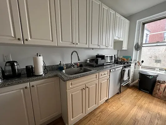 Rented by Compass | media 25